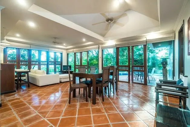 2 Bedrooms Villa