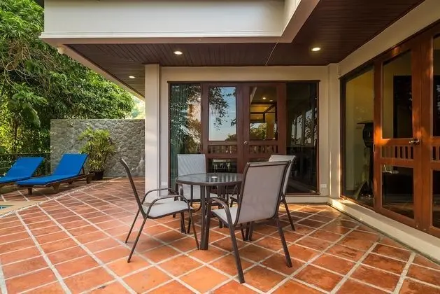 2 Bedrooms Villa