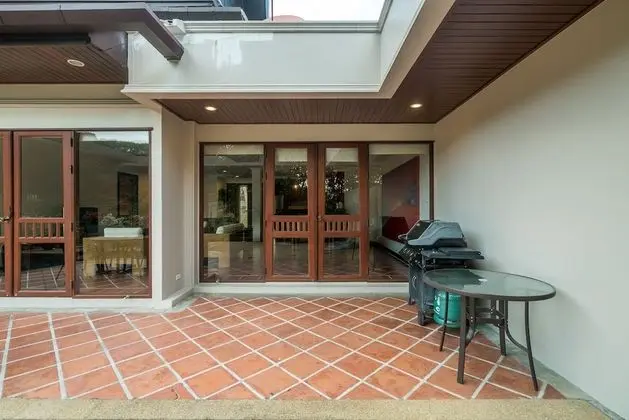 2 Bedrooms Villa