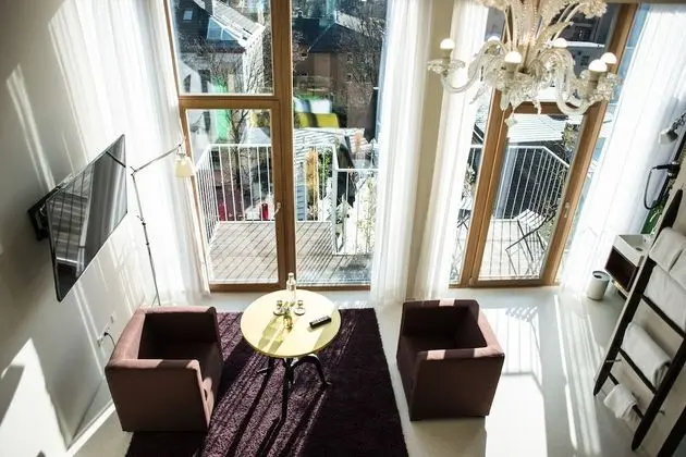 Junior Süit, Balkon