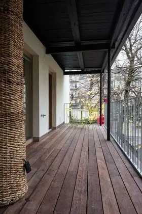 Junior Süit, Balkon