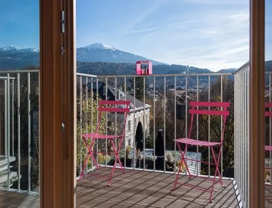 Junior Süit, Balkon