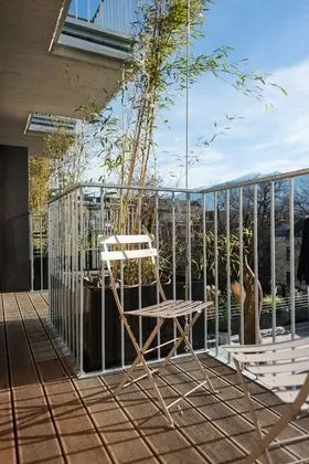 Junior Süit, Balkon