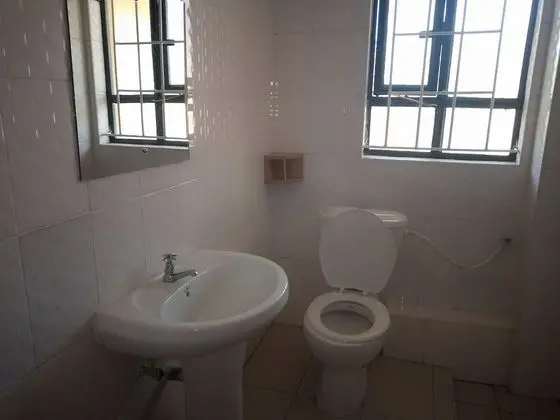 Tek Büyük veya İki Ayrı Yataklı Oda, Ortak Banyo