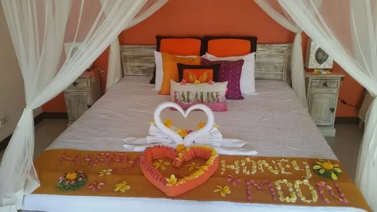 Deluxe Bungalov, Havuz Manzaralı
