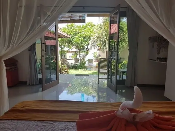 Deluxe Bungalov, Havuz Manzaralı