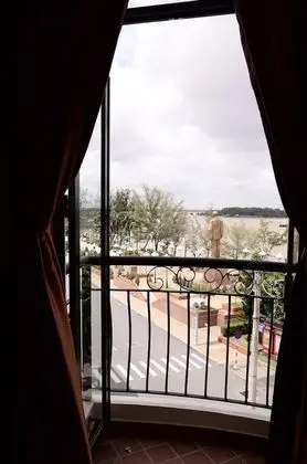 Süit, Balkon, Nehir Manzaralı (Corner)