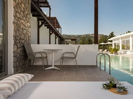 Comfort Süit, Havuz Manzaralı