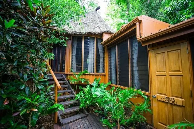Romantic Bungalov, 1 En Büyük (King) Boy Yatak, Balkon, Bahçeli (Tropical Bure 4)