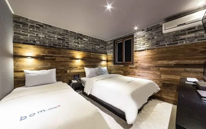 Oda (Twin bed (Netflix / 65" TV available))