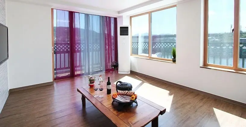 Dört Kişilik Oda (Red Yellow)