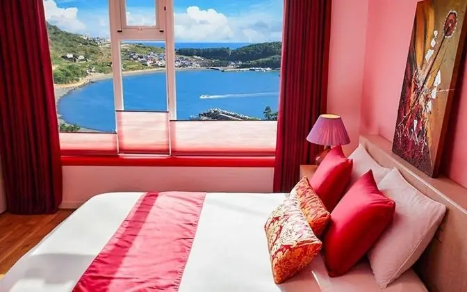 Oda (Saint Paulia (Ocean View Open-Air Bat)