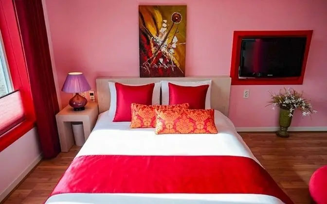 Oda (Saint Paulia (Ocean View Open-Air Bat)