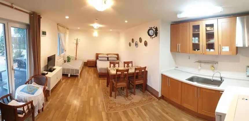 Stüdyo, Bahçe Manzaralı