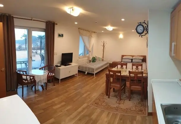 Stüdyo, Bahçe Manzaralı