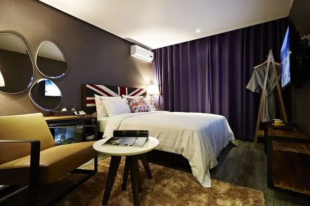 Standard Tek Büyük Yataklı Oda