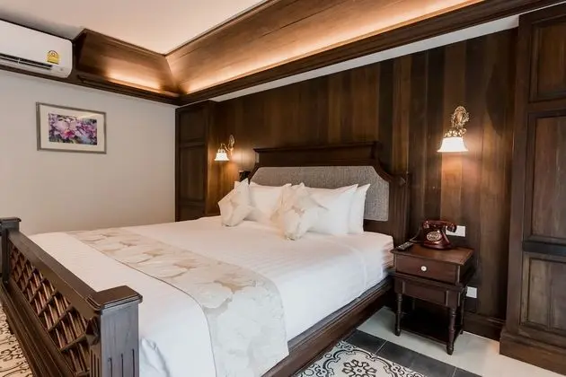 Deluxe Colonial