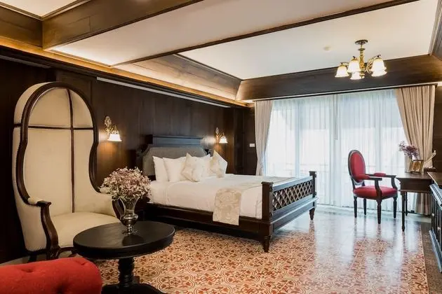 Grand Colonial