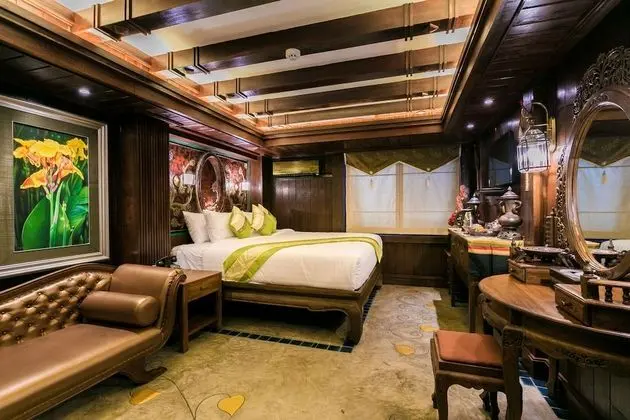 Namton Deluxe with bathtub