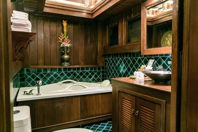 Namton Deluxe with bathtub