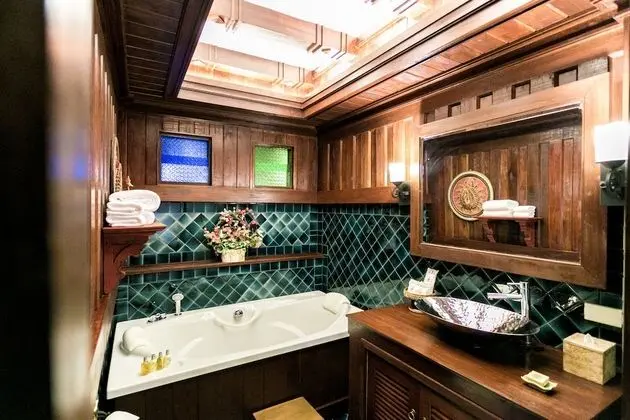 Namton Deluxe with bathtub
