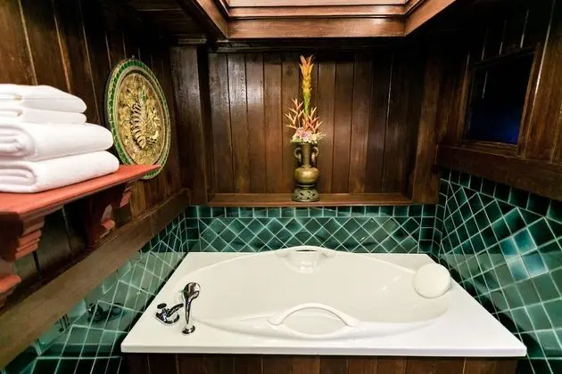 Namton Deluxe with bathtub
