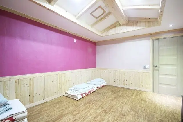 Oda (Korean-style Ondol Room)