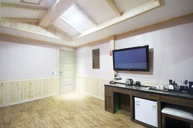 Oda (Korean-style Ondol Room)