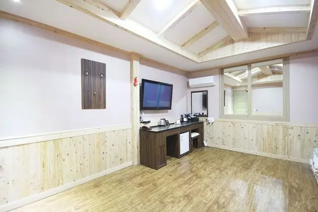 Oda (Korean-style Ondol Room)