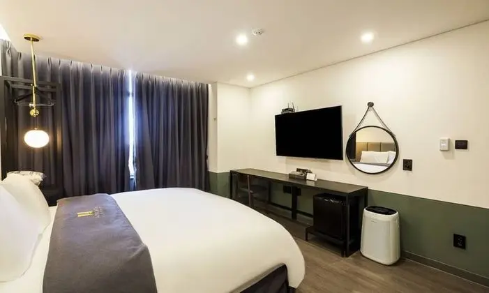 Standard Tek Büyük Yataklı Oda