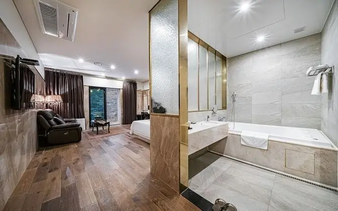 Oda (Deluxe Room A (King bed 2-person spa )
