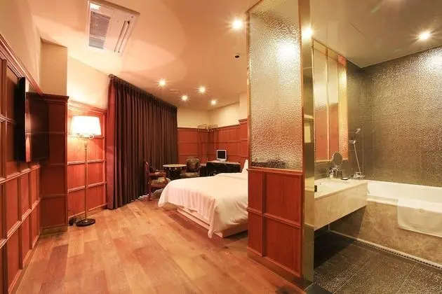 Oda (Deluxe Room A (King bed 2-person spa )