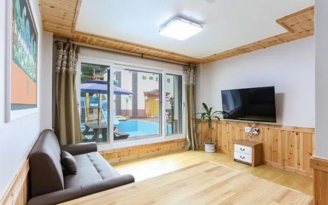 Oda (Moon room (Room102 / family type))