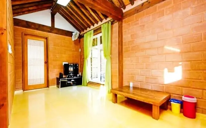 Oda (HyusikChae (Ondol room Unshared House)