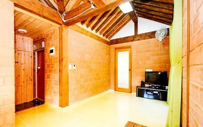 Oda (HyusikChae (Ondol room Unshared House)