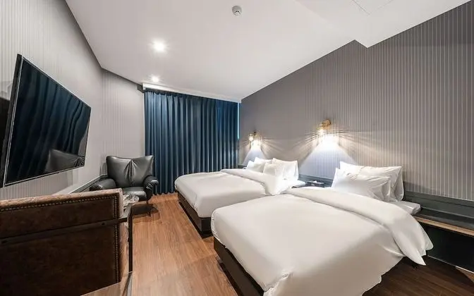 Oda (Suite twin (55 inch TV 100% soft bedd)