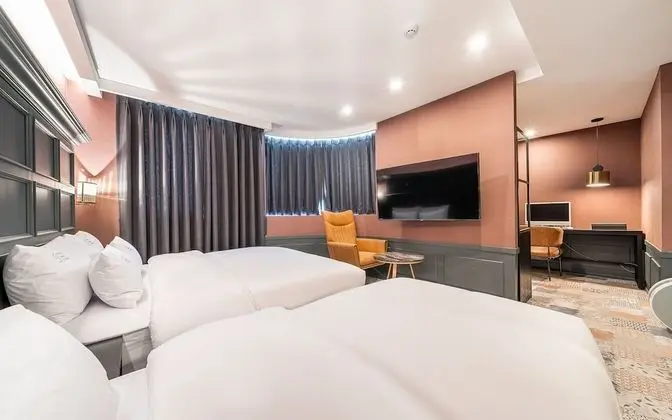 Oda (Suite twin (55 inch TV 100% soft bedd)