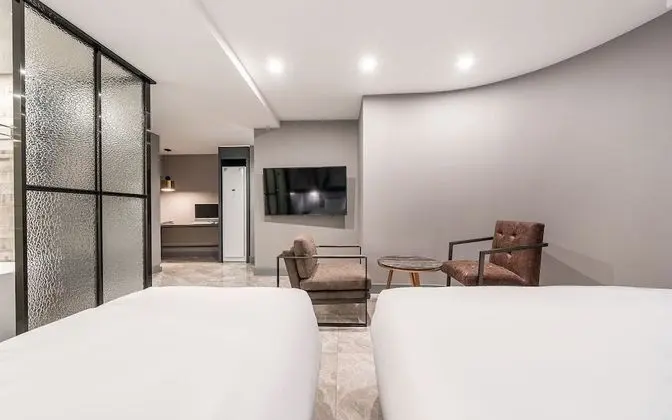 Oda (Suite twin (55 inch TV 100% soft bedd)