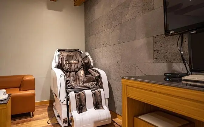 Oda (Massage chairs (NetFlix personal acco)