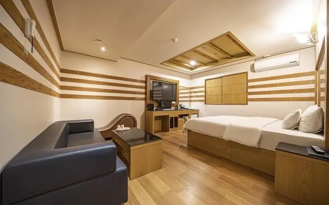 Oda (Semi-special rooms (Netflix personal )