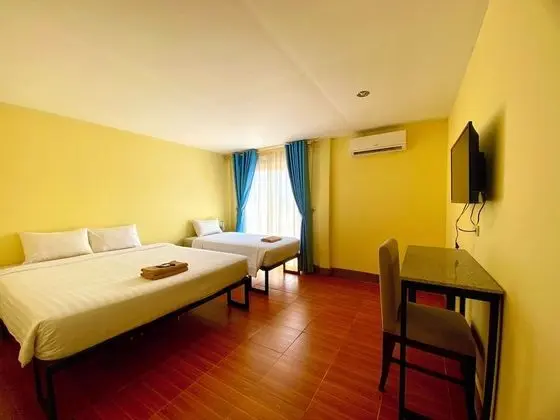 Deluxe Üç Kişilik Oda, Birden Çok Yatak, Sigara İçilmez, Havuz Manzaralı