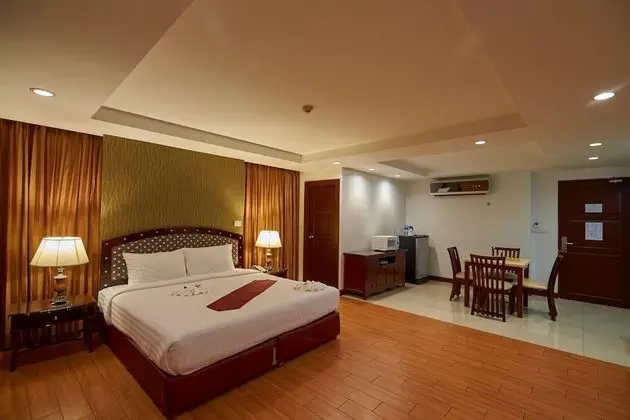 Deluxe King Room