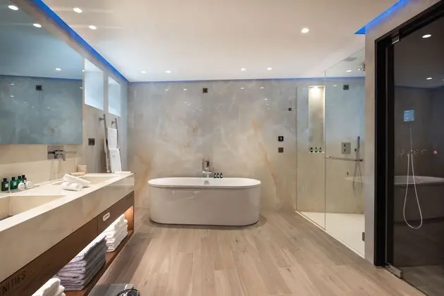 Ambassador Wellbeing Suite Sea View with Private Pool