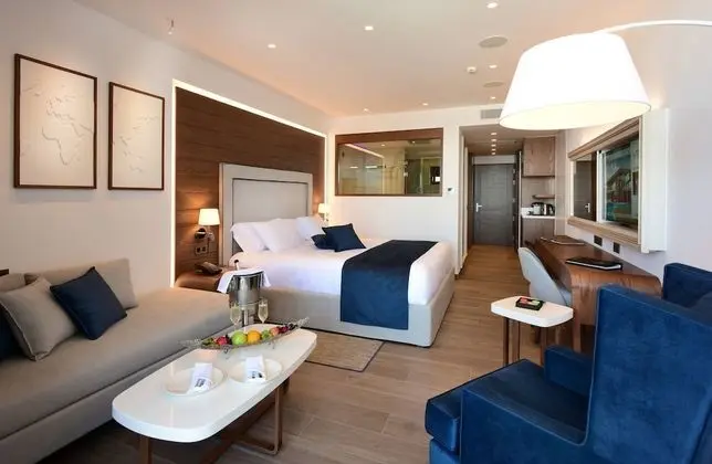 Deluxe Junior Suite Pool Front with Sea View and Private Pool