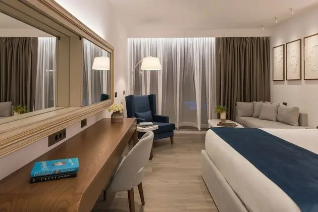 Deluxe Junior Suite Pool Front with Sea View and Private Pool