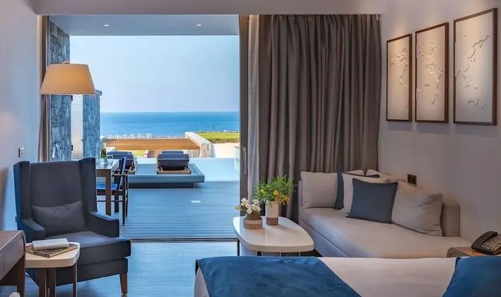 Deluxe Junior Suite Pool Front with Sea View and Private Pool