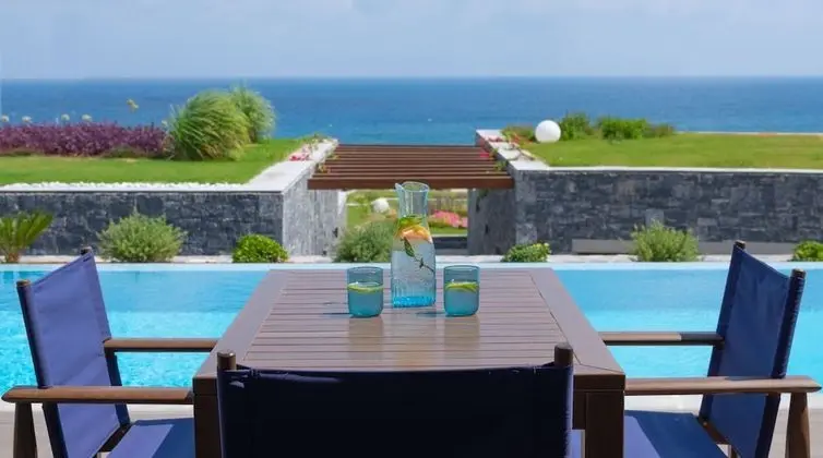 Executive Fitness Suite Sea View with Private Pool and Gym