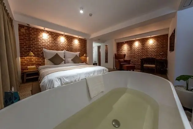 Luxury Oda
