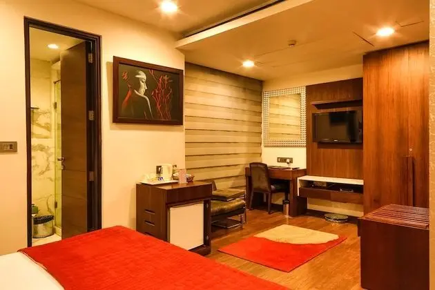 Luxury Oda