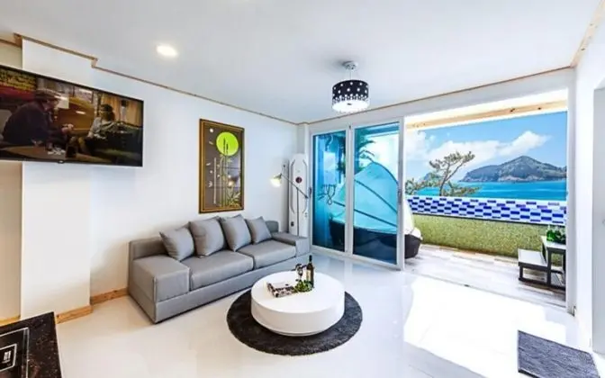 Oda (-K-couple indoor pool (3F))